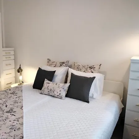 Buddies Charm House Apartment