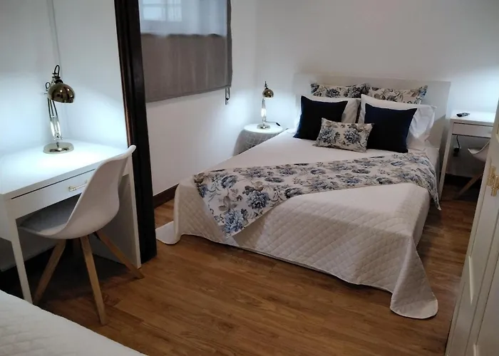 Buddies Charm House أفيرو